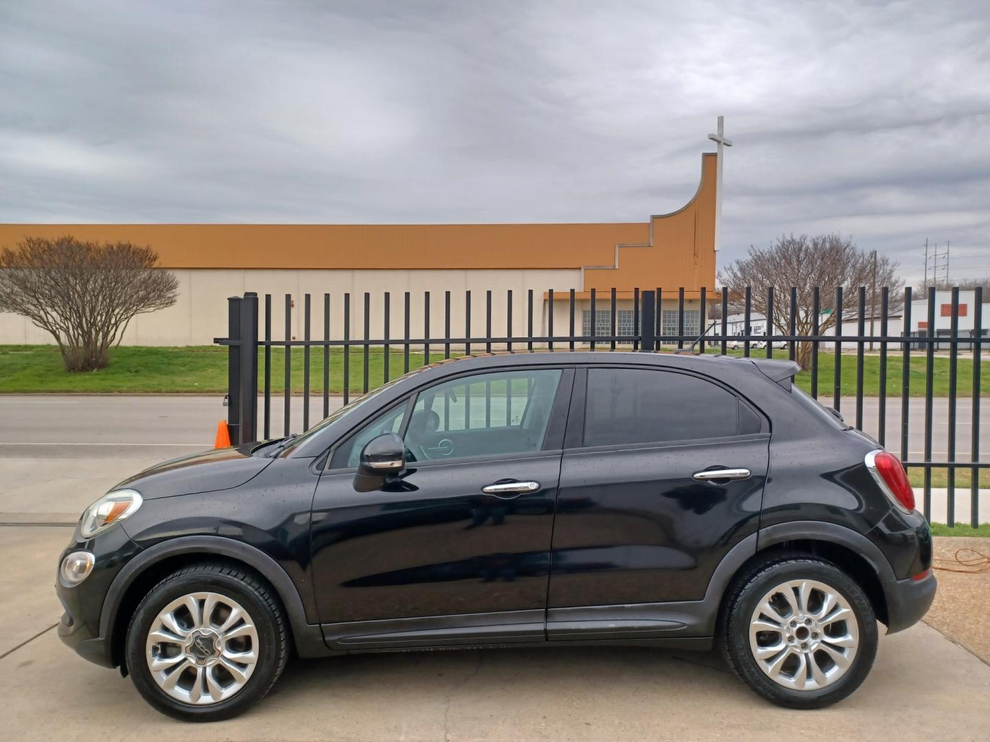 2016 BLACK /BLACK Fiat 500x Easy (ZFBCFXBT8GP) with an 2.4L L4 engine, 9-Speed Automatic transmission, located at 2001 E. Lancaster, Ft. Worth, 76103, (817) 336-7000, 32.746181, -97.301018 - Photo#0